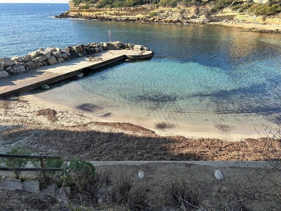 Villa Pieds Dans L'Eau Каррі-ле-Руе Екстер'єр фото