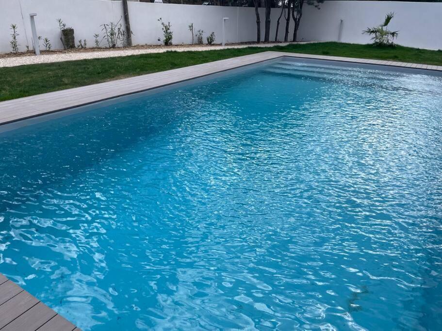 Villa Pieds Dans L'Eau Каррі-ле-Руе Екстер'єр фото